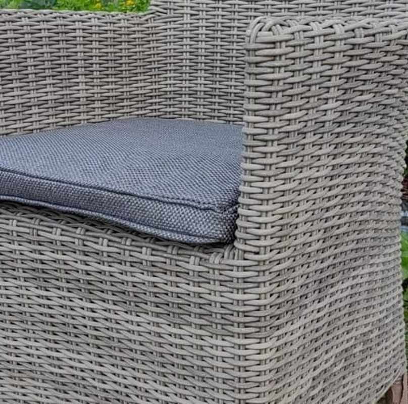 Обеденный комплект плетеной мебели из искусственного ротанга AM-395C/T395 Grey на 4 персоны с круглым столом